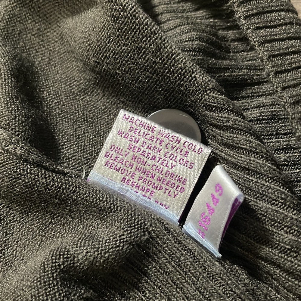 NWTG Lilac Bloom Buttoned women's long sleeve sweater, Size M - Picture 9 of 9